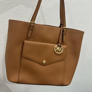 Michael Kors Jet Set Saffiano Leather Tote – Luggage – Classic MK Tote